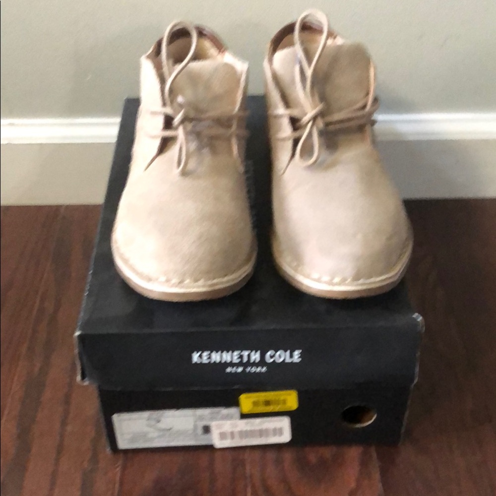 Kenneth Cole Kids size 3 Tan boots NWT
